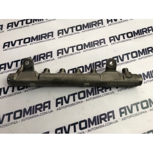 Топливная рейка VW Passat B6 2.0TDI 2005-2010 03L130089